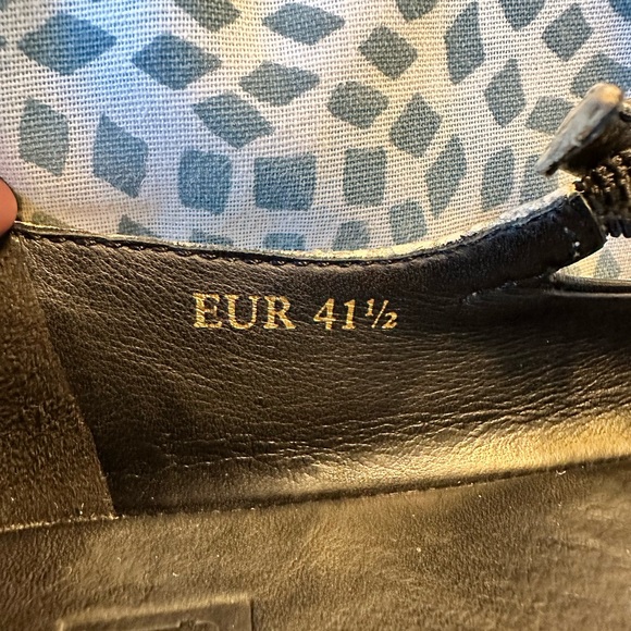 FitFlop Mary Jane’s. premium black leather with ‘snake skin’ print accent. - Picture 3 of 9